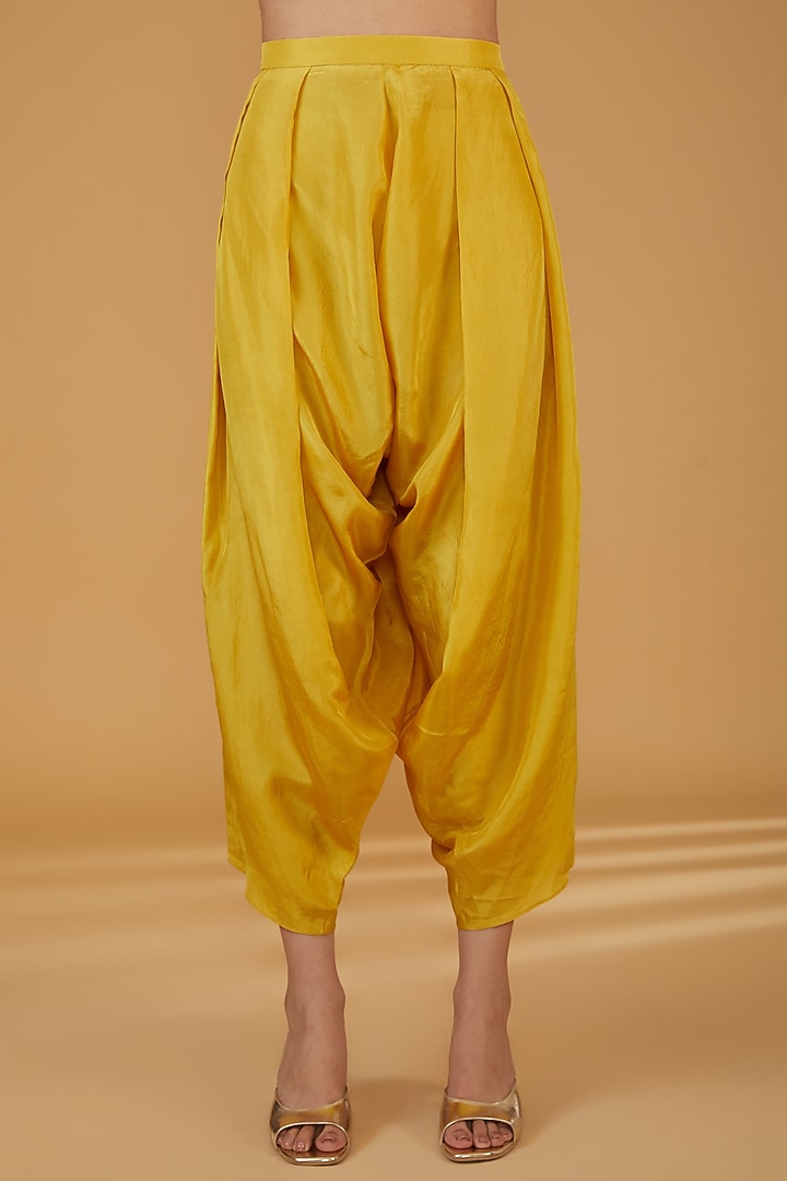 Mustard Chanderi Silk Hand Embroidered Kurta Set by Debyani at Pernia's Pop Up Shop