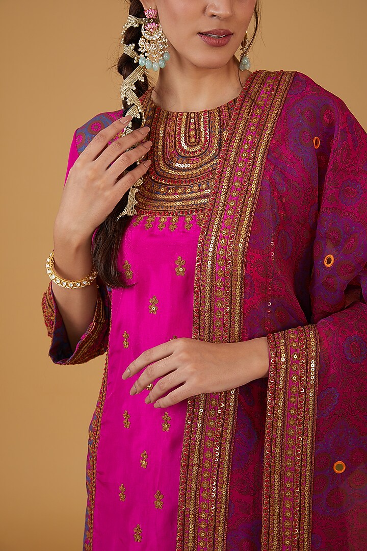 Rani Pink Chanderi Silk Printed & Zari Embroidered Kurta Set by Debyani at Pernia's Pop Up Shop