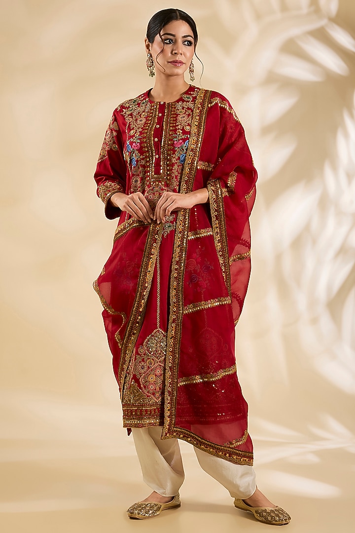 Maroon Silk Hand & Machine Embroidered Kurta Set by Debyani at Pernia's Pop Up Shop