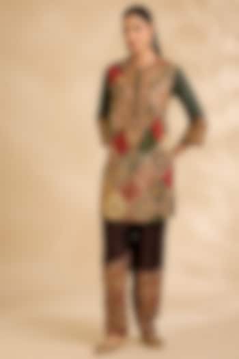 Green Silk & Cotton Hand Embroidered Kurta Set by Debyani at Pernia's Pop Up Shop