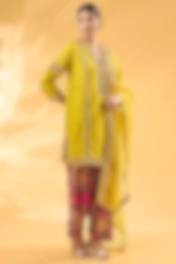 Yellow Silk Floral Printed & Hand Embroidered Kurta Set by Debyani at Pernia's Pop Up Shop