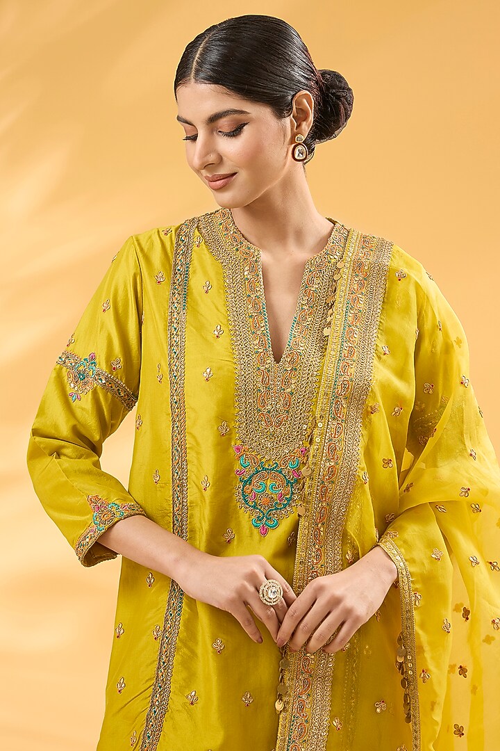 Yellow Silk Floral Printed & Hand Embroidered Kurta Set by Debyani at Pernia's Pop Up Shop