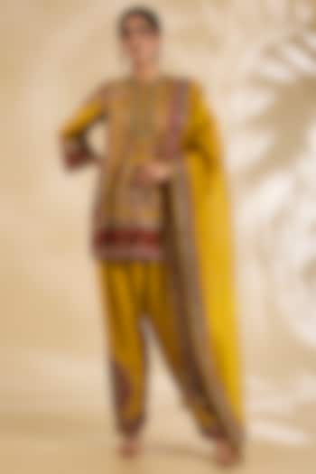 Mustard Silk Hand & Machine Embroidered Kurta Set by Debyani at Pernia's Pop Up Shop