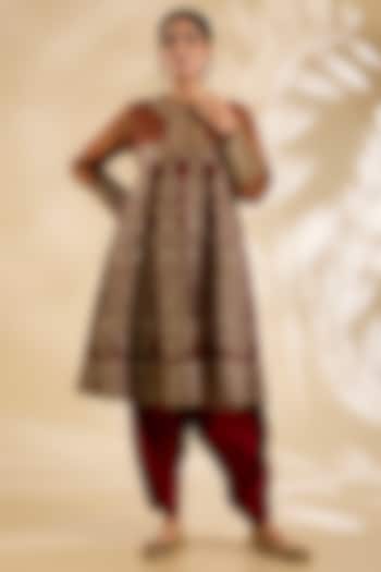 Maroon Silk Hand & Machine Embroidered Kurta Set by Debyani at Pernia's Pop Up Shop