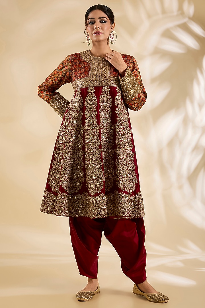 Maroon Silk Hand & Machine Embroidered Kurta Set by Debyani at Pernia's Pop Up Shop
