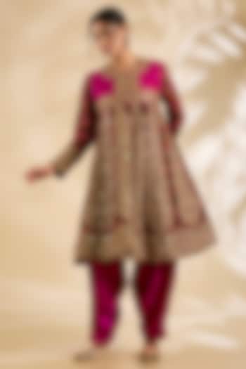 Magenta Silk Hand & Machine Embroidered Kurta Set by Debyani at Pernia's Pop Up Shop