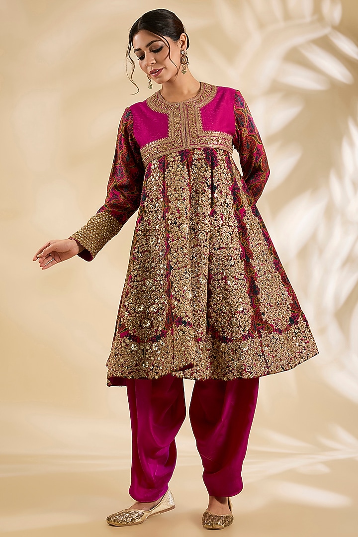 Magenta Silk Hand & Machine Embroidered Kurta Set by Debyani at Pernia's Pop Up Shop