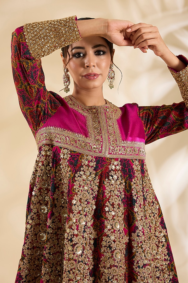 Magenta Silk Hand & Machine Embroidered Kurta Set by Debyani at Pernia's Pop Up Shop