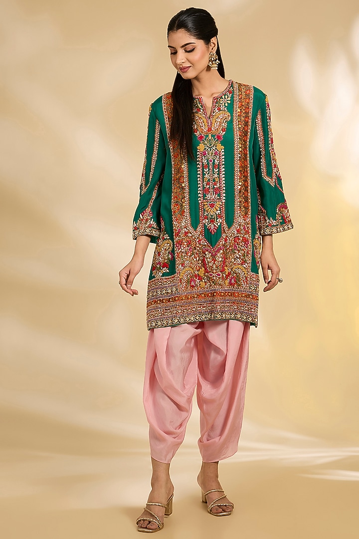 Emerald Green Silk Hand & Machine Embroidered Kurta Set by Debyani at Pernia's Pop Up Shop