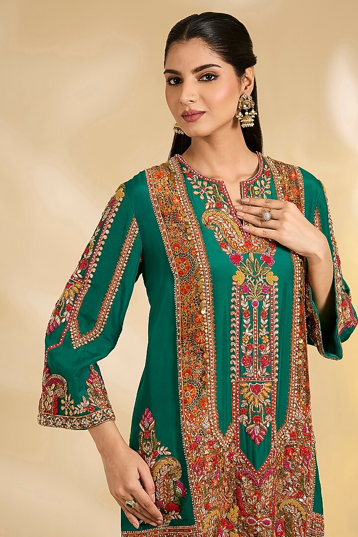 Emerald Green Silk Hand & Machine Embroidered Kurta Set by Debyani at Pernia's Pop Up Shop