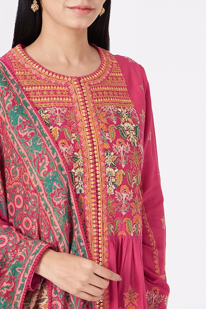 Magenta Printed Kurta Set by Debyani at Pernia's Pop Up Shop