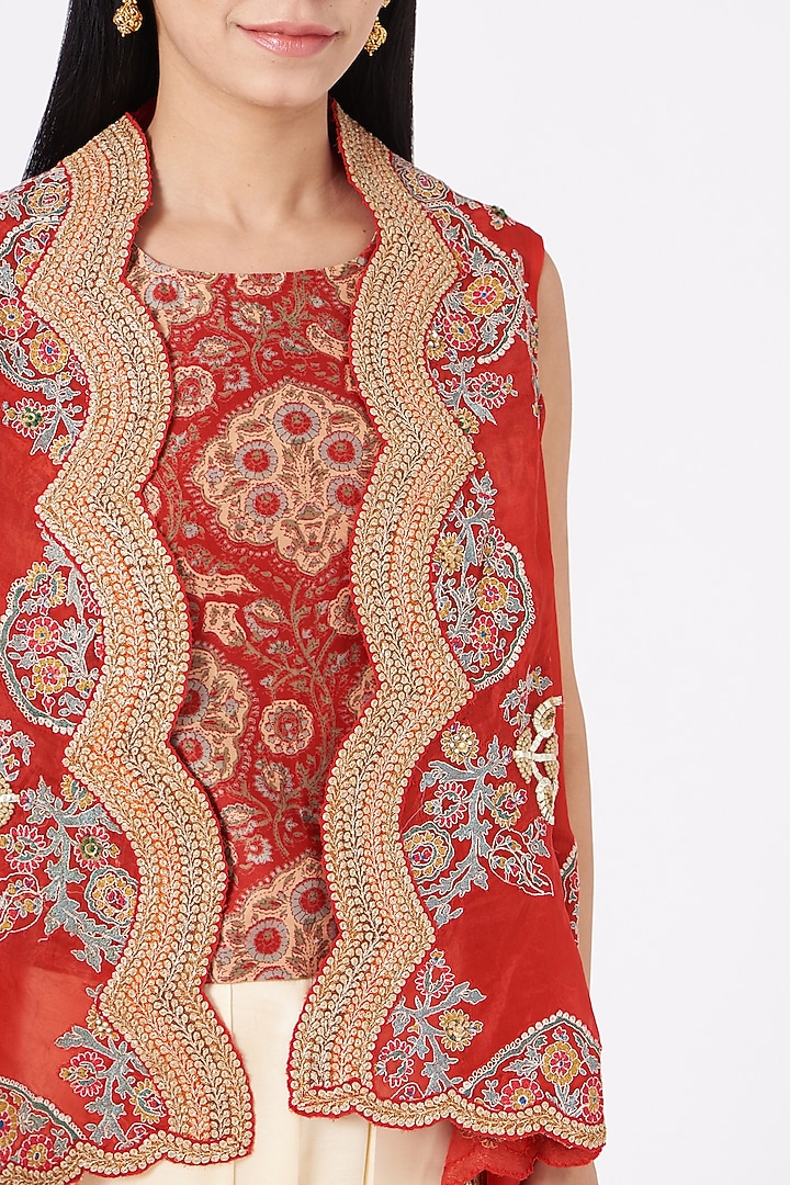 Red Printed Cape Set by Debyani at Pernia's Pop Up Shop