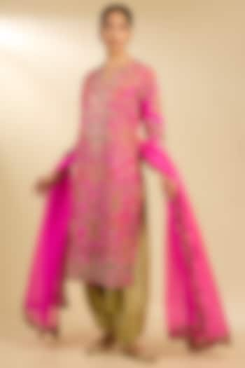 Rani Pink Silk Hand & Machine Embroidered Kurta Set by Debyani at Pernia's Pop Up Shop