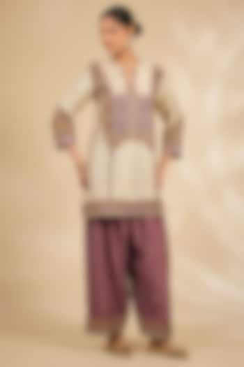 Ivory Raw Silk Hand & Machine Embroidered Kurta Set by Debyani at Pernia's Pop Up Shop