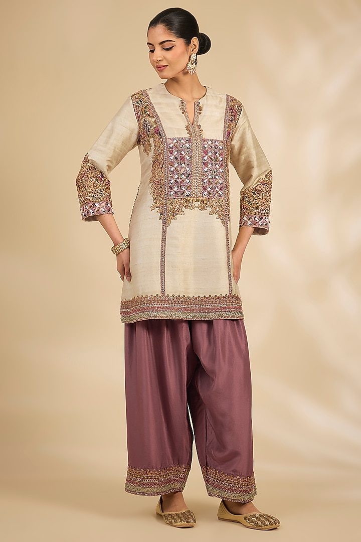 Ivory Raw Silk Hand & Machine Embroidered Kurta Set by Debyani at Pernia's Pop Up Shop