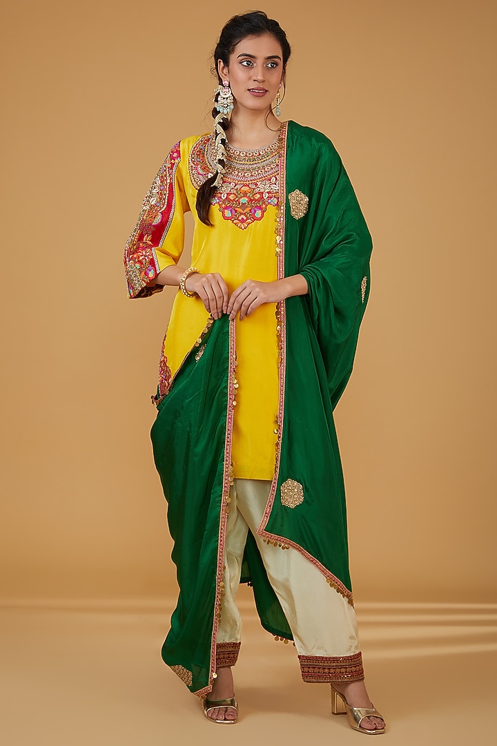 Yellow Chanderi Silk Hand Embroidered Kurta Set by Debyani at Pernia's Pop Up Shop