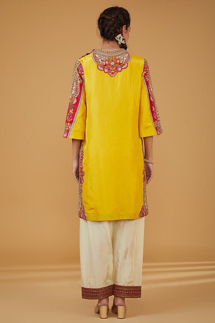 Yellow Chanderi Silk Hand Embroidered Kurta Set by Debyani at Pernia's Pop Up Shop