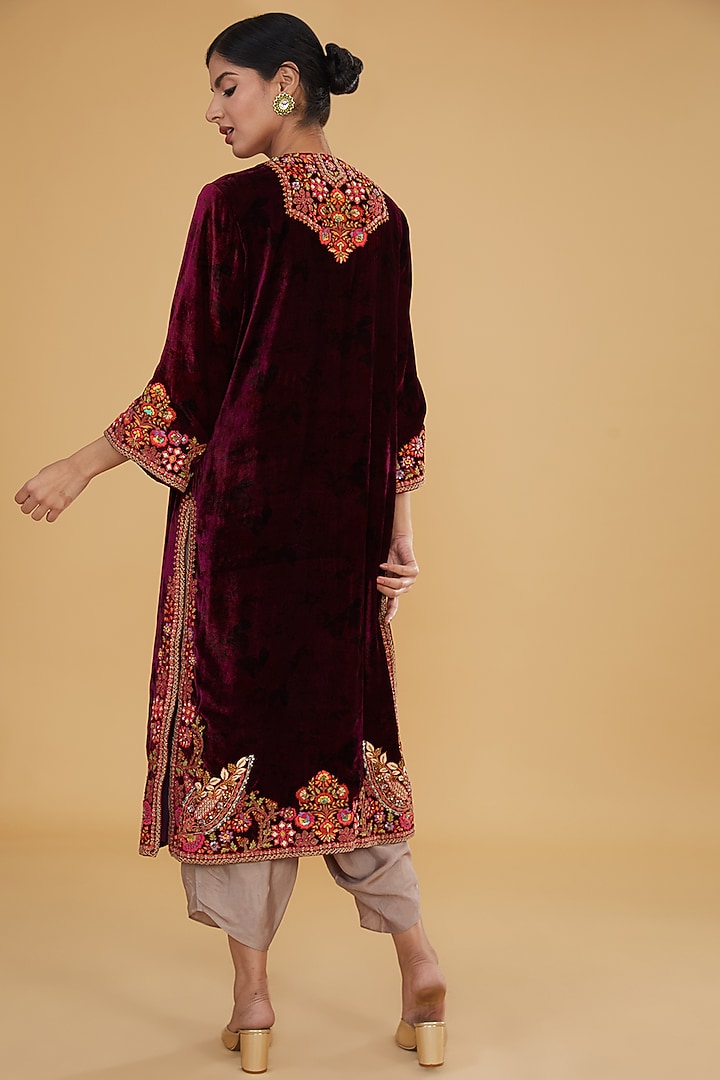 Maroon Velvet Kurta Set by Debyani at Pernia's Pop Up Shop