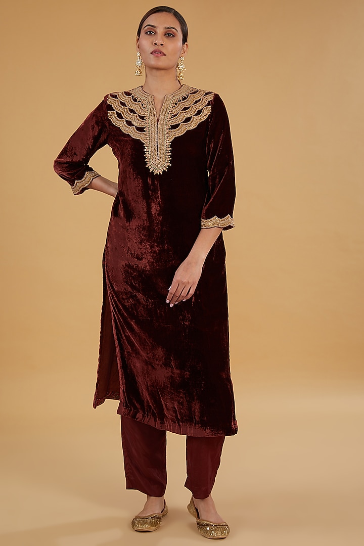 Maroon Velvet Hand Embroidered Kurta Set by Debyani at Pernia's Pop Up Shop