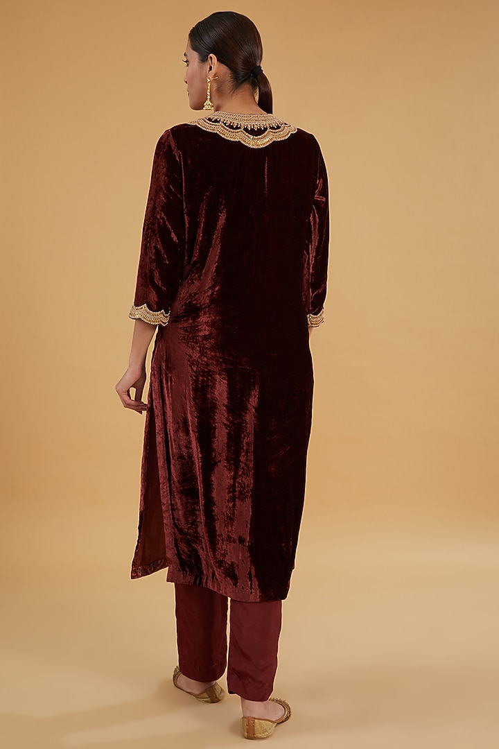 Maroon Velvet Hand Embroidered Kurta Set by Debyani at Pernia's Pop Up Shop