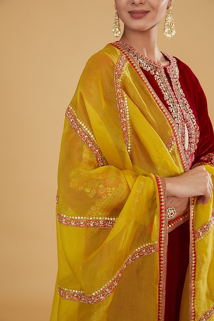 Yellow Organza Dupatta by Debyani at Pernia's Pop Up Shop