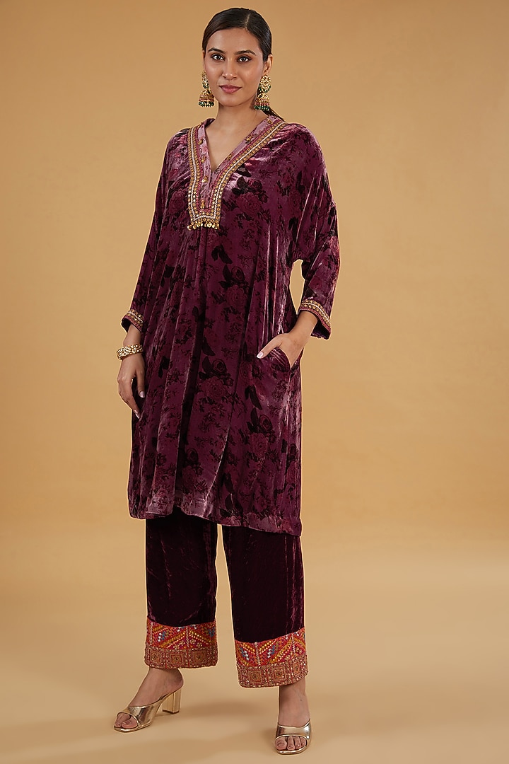 Purple Velvet Hand Embroidered Kurta Set by Debyani at Pernia's Pop Up Shop