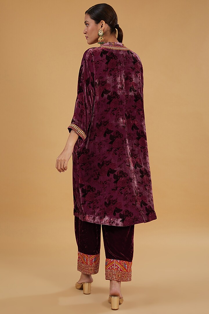 Purple Velvet Hand Embroidered Kurta Set by Debyani at Pernia's Pop Up Shop