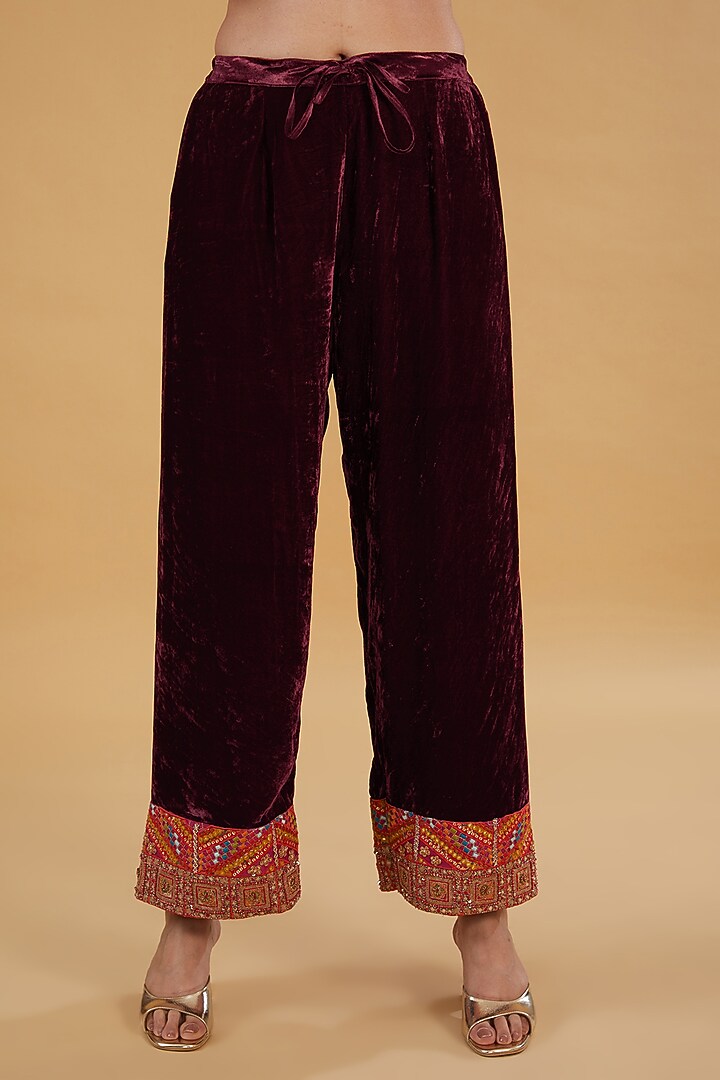 Purple Velvet Hand Embroidered Kurta Set by Debyani at Pernia's Pop Up Shop