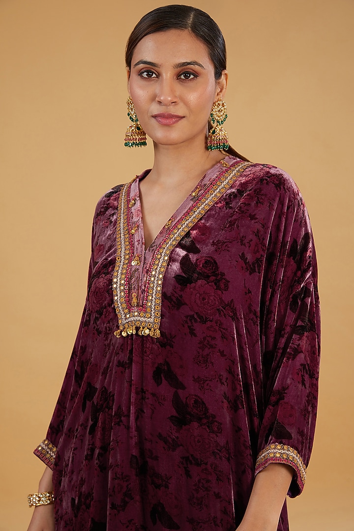 Purple Velvet Hand Embroidered Kurta Set by Debyani at Pernia's Pop Up Shop