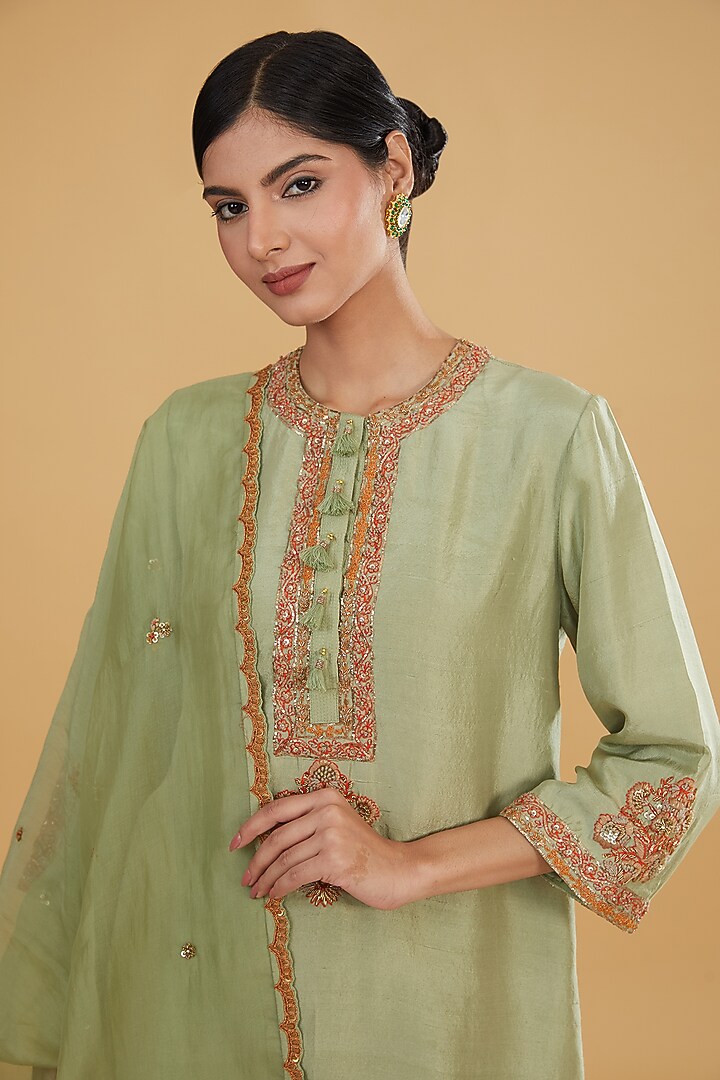 Mint Green Silk & Velvet Dupatta by Debyani at Pernia's Pop Up Shop