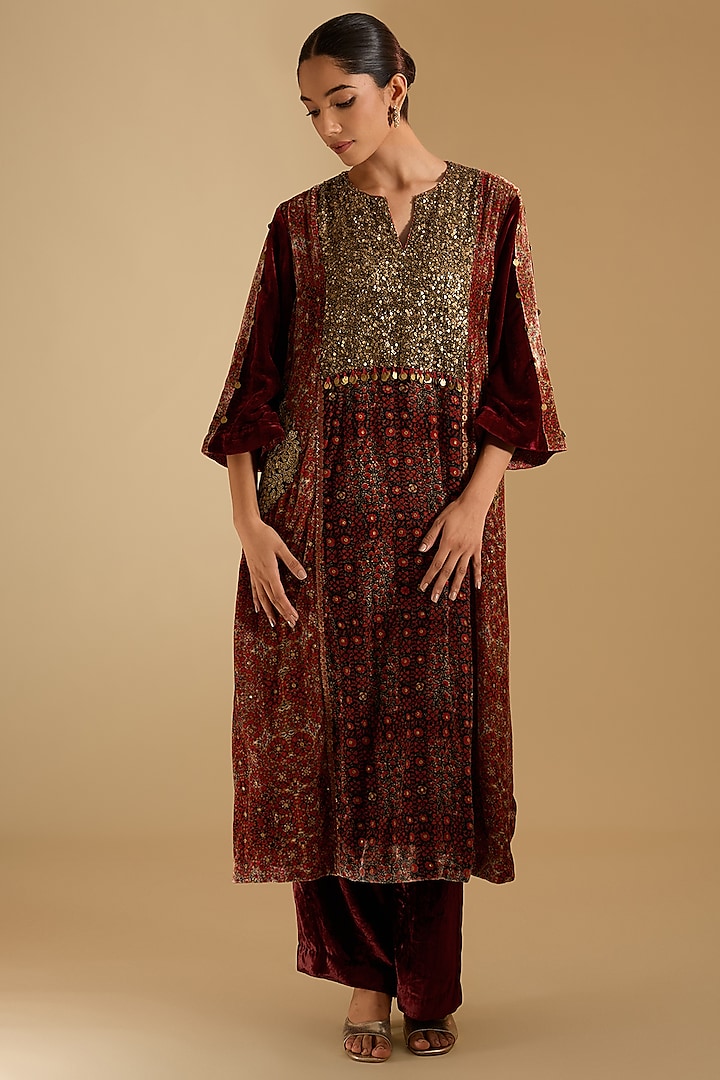 Maroon Silk Hand & Machine Embroidered Kurta Set by Debyani at Pernia's Pop Up Shop