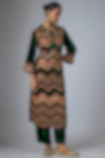 Emerald Green Silk Velvet Hand & Machine Embroidered Kurta Set by Debyani at Pernia's Pop Up Shop
