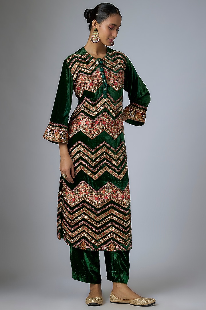Emerald Green Silk Velvet Hand & Machine Embroidered Kurta Set by Debyani at Pernia's Pop Up Shop