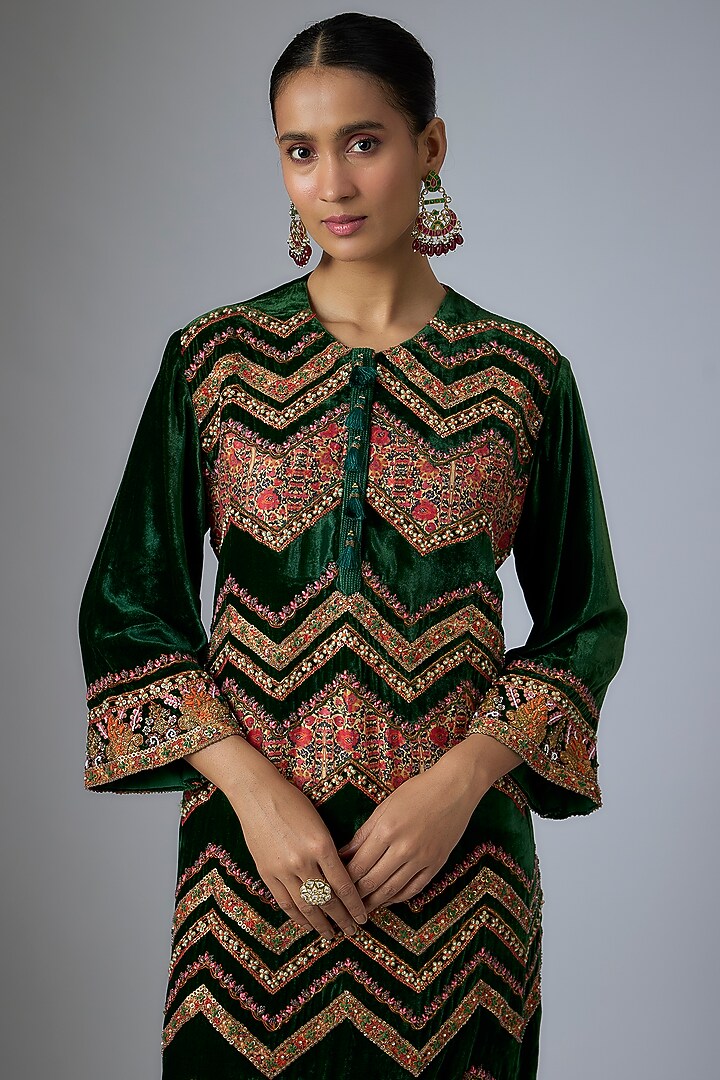 Emerald Green Silk Velvet Hand & Machine Embroidered Kurta Set by Debyani at Pernia's Pop Up Shop