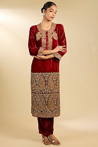 Red Silk Velvet Hand & Machine Embroidered Jamawar Kurta Set by Debyani