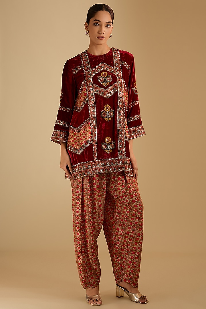 Maroon Silk Hand & Machine Embroidered Kurta Set by Debyani at Pernia's Pop Up Shop