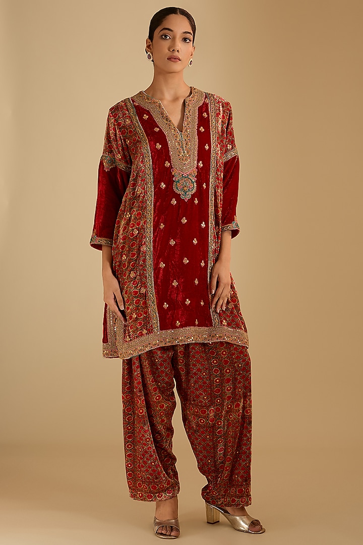 Carrot Red Silk Hand & Machine Embroidered Kurta Set by Debyani at Pernia's Pop Up Shop