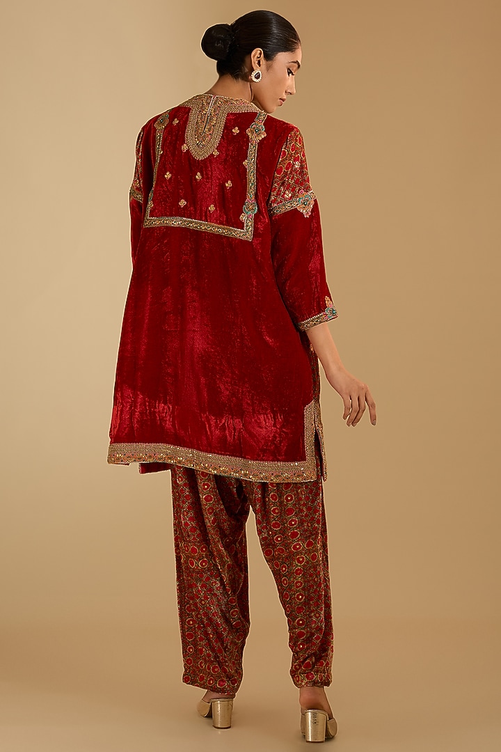 Carrot Red Silk Hand & Machine Embroidered Kurta Set by Debyani at Pernia's Pop Up Shop