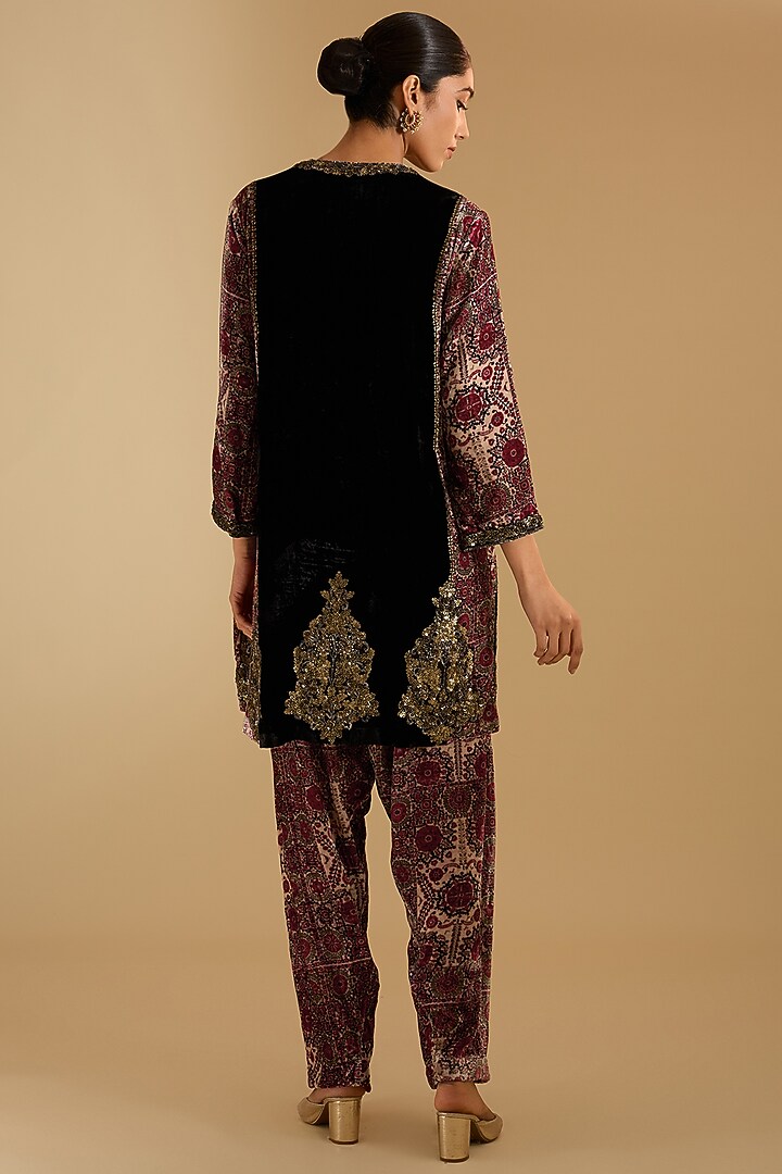 Black Silk Hand & Machine Embroidered Kurta Set by Debyani at Pernia's Pop Up Shop
