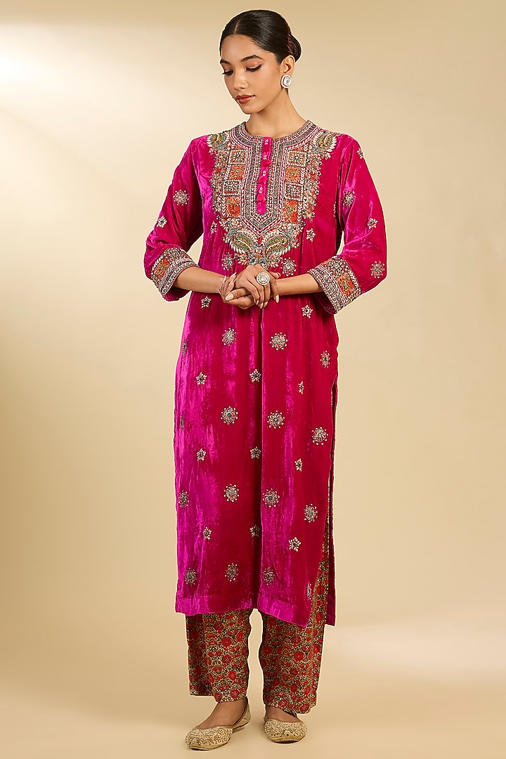 Rani Pink Silk Velvet Hand & Machine Embroidered Kurta Set by Debyani at Pernia's Pop Up Shop