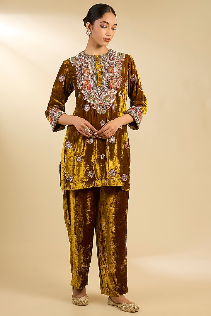 Mustard Yellow Silk Velvet Hand & Machine Embroidered Kurta Set by Debyani at Pernia's Pop Up Shop