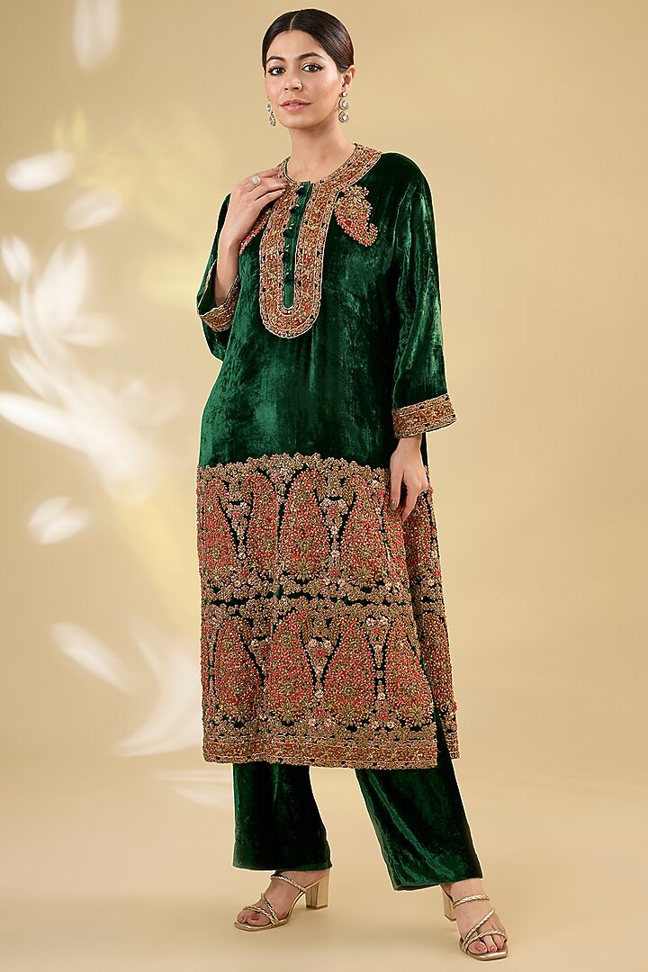 Emerald Green Velvet Hand & Machine Embroidered Kurta Set by Debyani at Pernia's Pop Up Shop