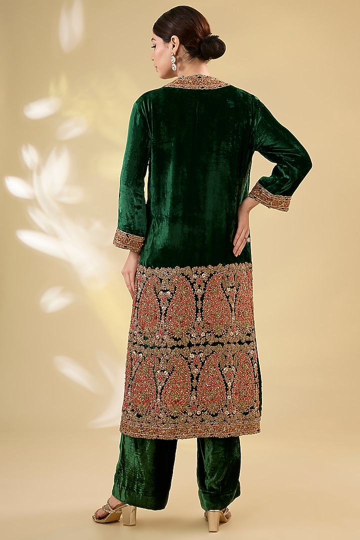 Emerald Green Velvet Hand & Machine Embroidered Kurta Set by Debyani at Pernia's Pop Up Shop
