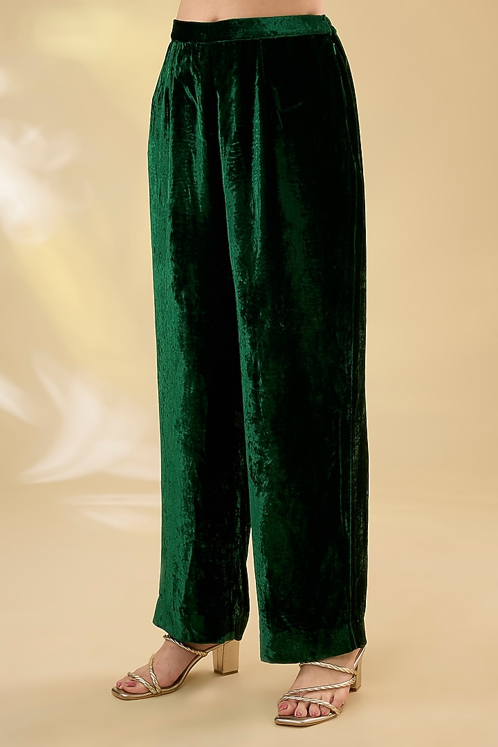 Emerald Green Velvet Hand & Machine Embroidered Kurta Set by Debyani at Pernia's Pop Up Shop