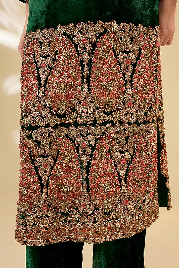 Emerald Green Velvet Hand & Machine Embroidered Kurta Set by Debyani at Pernia's Pop Up Shop