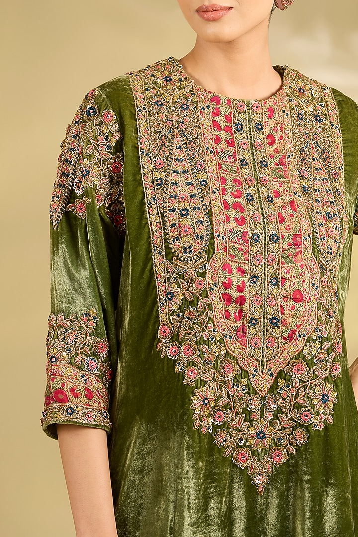 Green Velvet Hand & Machine Embroidered Kurta Set by Debyani at Pernia's Pop Up Shop