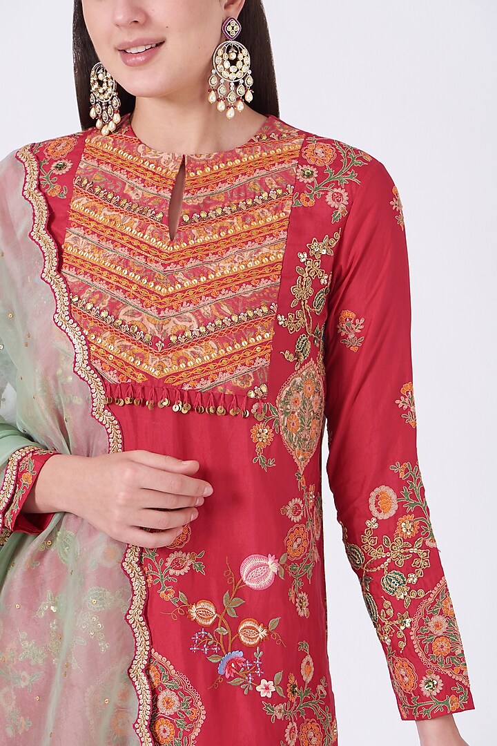 Magenta Embroidered Kurta Set by Debyani at Pernia's Pop Up Shop