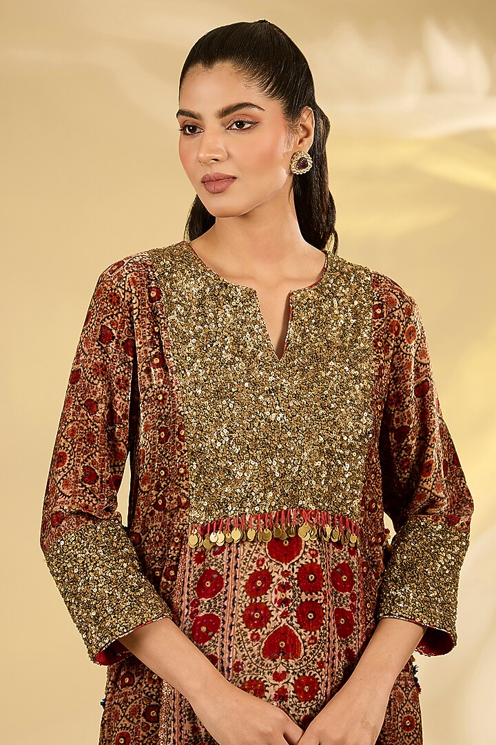 Maroon Silk Velvet Floral Printed & Embroidered Kurta Set by Debyani at Pernia's Pop Up Shop