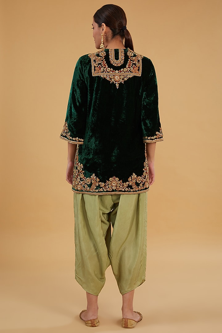 Green Velvet Kurta Set by Debyani at Pernia's Pop Up Shop