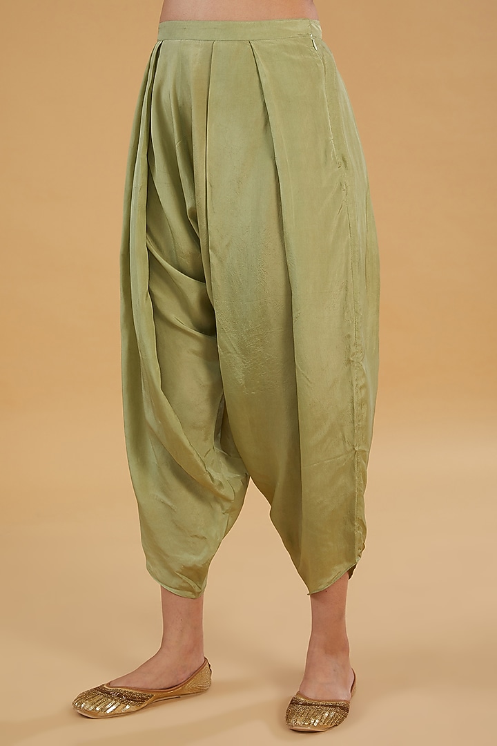 Green Velvet Kurta Set by Debyani at Pernia's Pop Up Shop